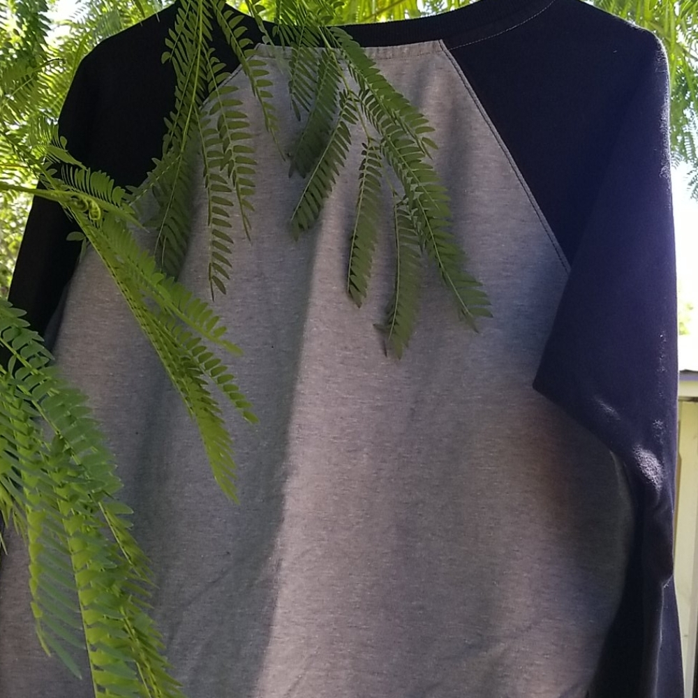 Fashonable Levi's pullover - Picture 4 of 6